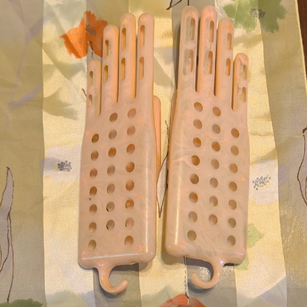Vintage Peach Glove Dryer Set
